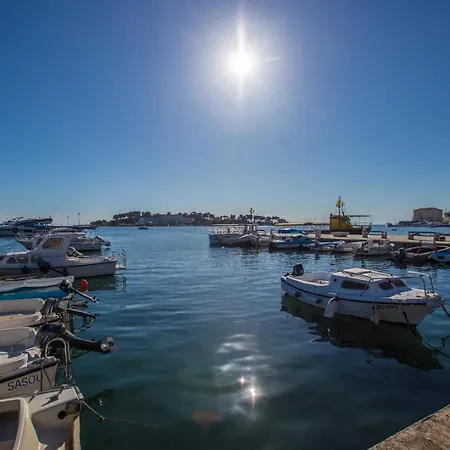 Riva Parenzo Apartman *