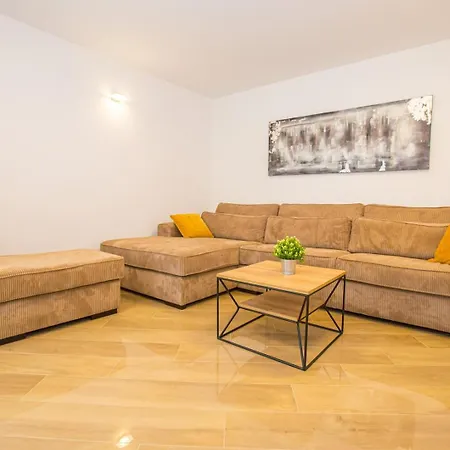 Riva Parenzo Apartman